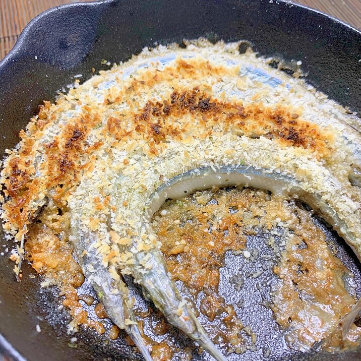 ワインに日本酒に、サヨリの香草パン粉焼き